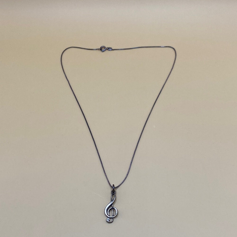 Elegant 925 Silver Treble Clef Necklace